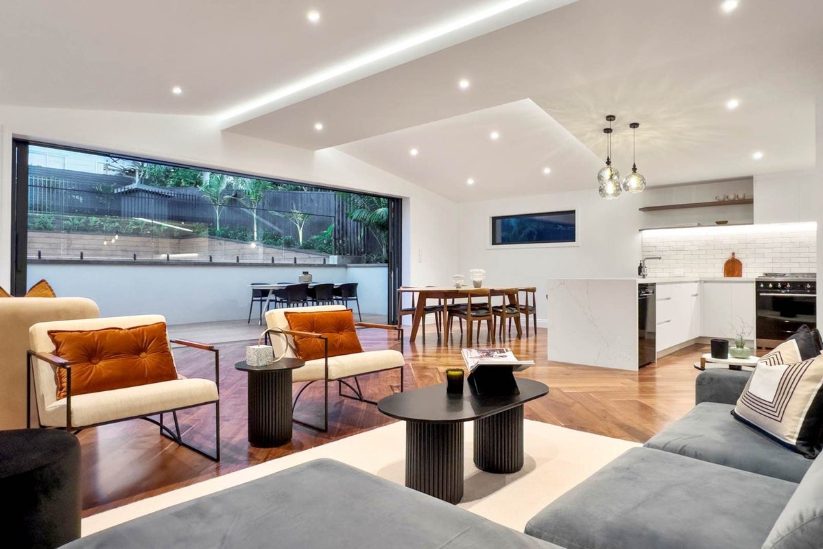 Peel Street Lounge to Garden